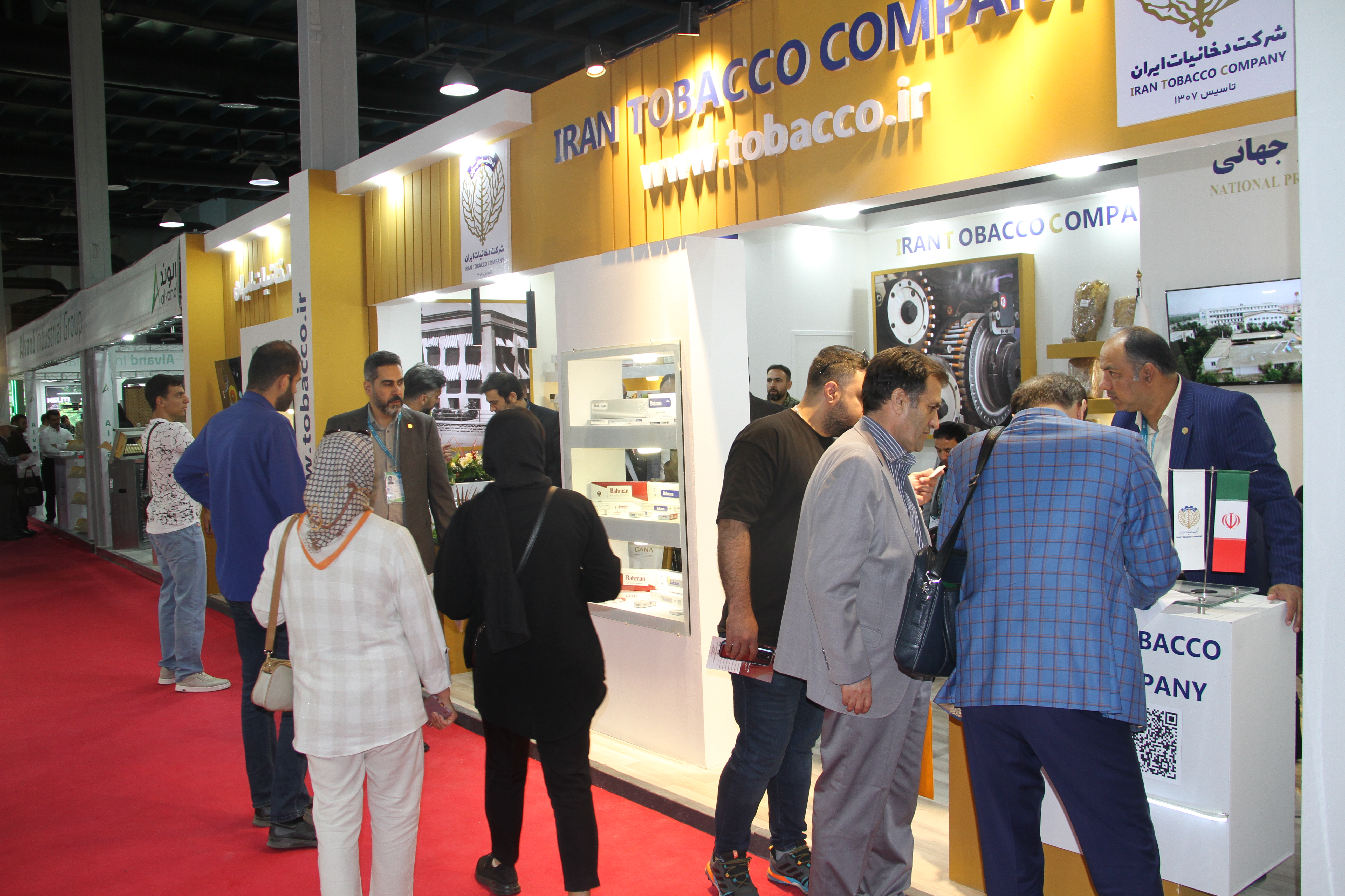 روزهای شلوغ غرفه دخانیات در ایران اکسپو؛ انعقاد تفاهم نامه با هیئت‌های خارجی و بازدید اعضای هیئت مدیره