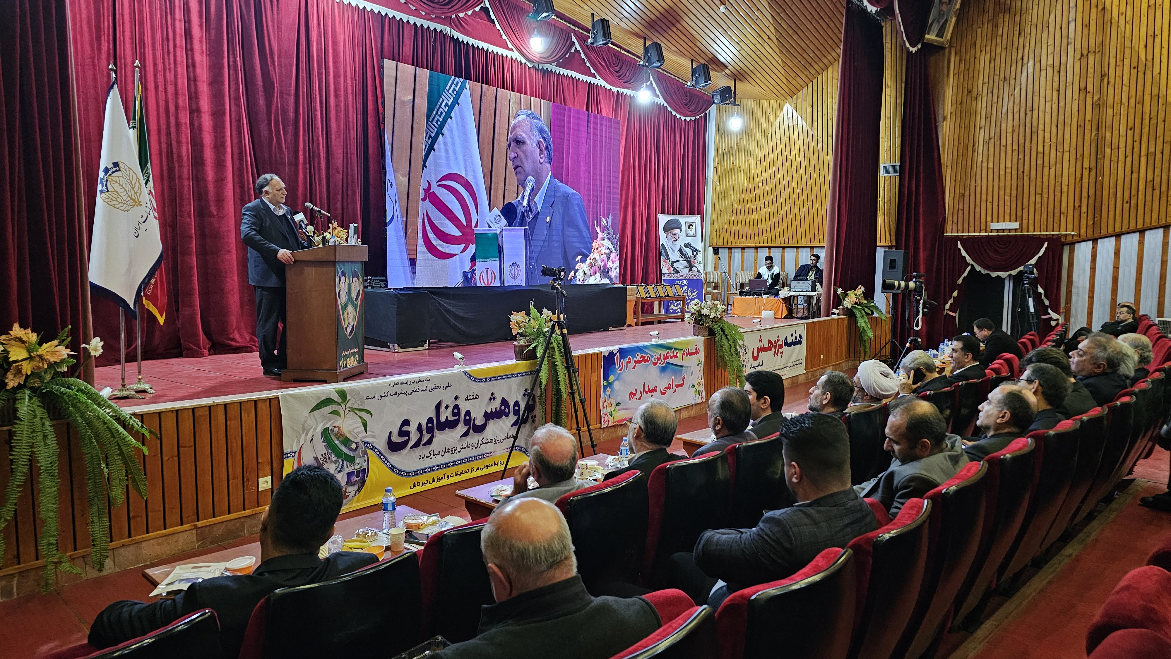 حضور مدیرعامل و نایب رئیس هیئت‌مدیره  شرکت دخانیات ایران در مجتمع تحقیقات تیرتاش