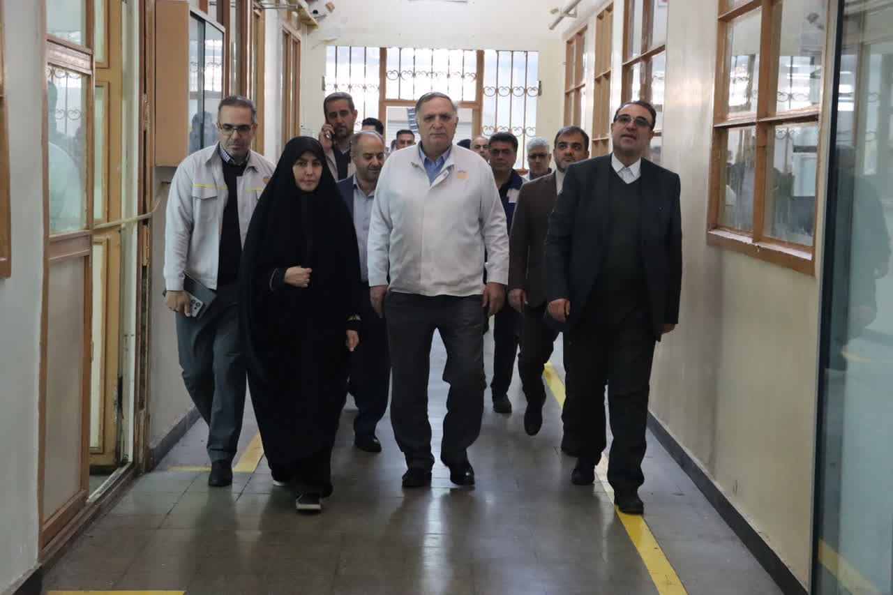 بازدید معاون صنایع عمومی وزارت صمت و رئیس مرکز برنامه ریزی و نظارت بر امور دخانیات از شرکت دخانیات ایران
