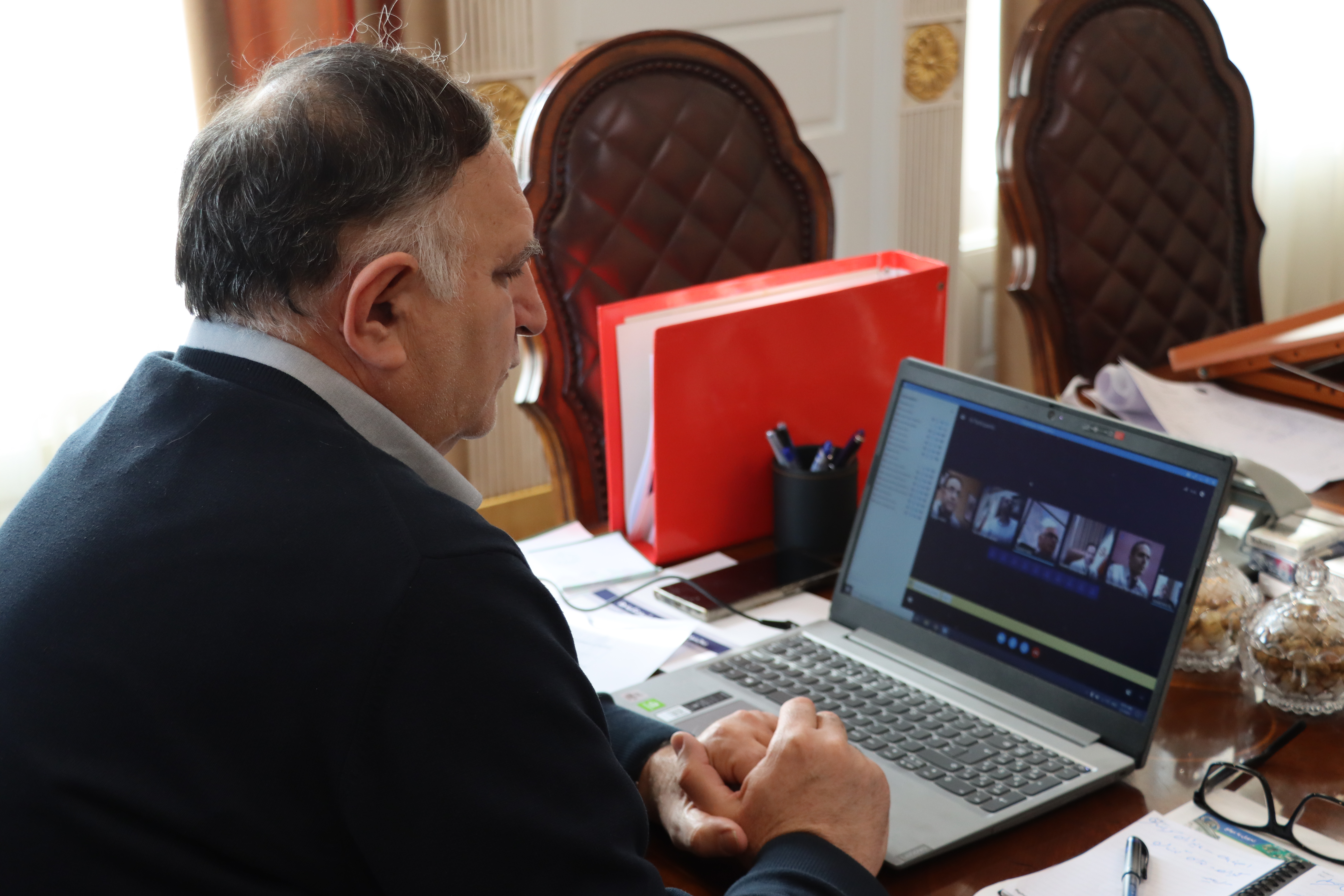 بررسی برنامه‌های حوزه تولید در نشست برخط مدیرعامل شرکت دخانیات و مدیران مجتمع‌های استانی