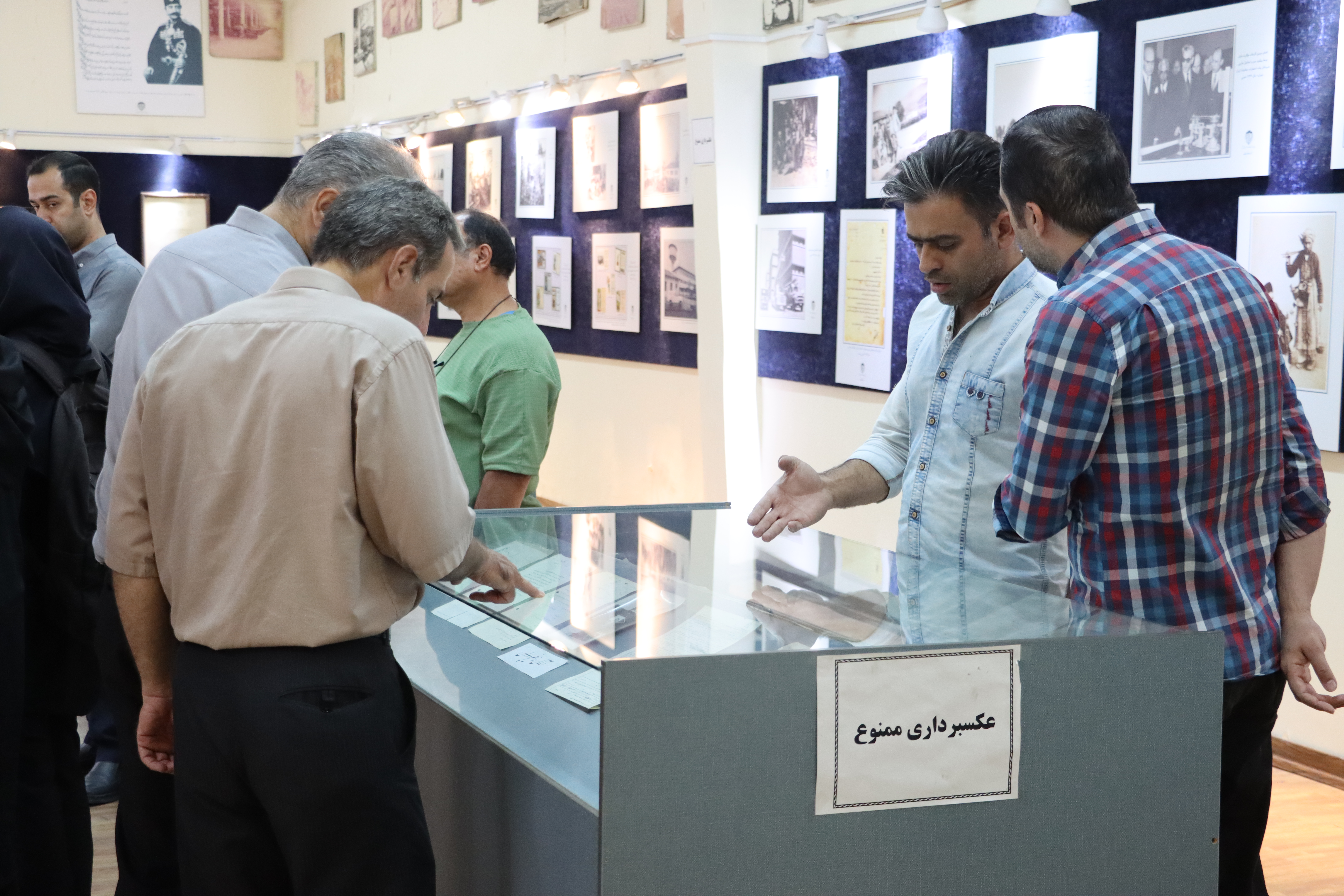 بازدید کارکنان راه‌آهن جمهوری اسلامی ایران از موزه دخانیات در هفته بدون دخانیات